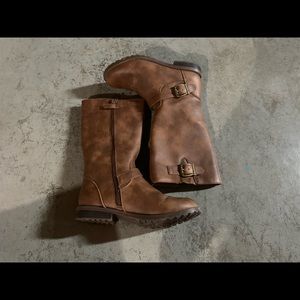 Girls Cat and Jack boots!